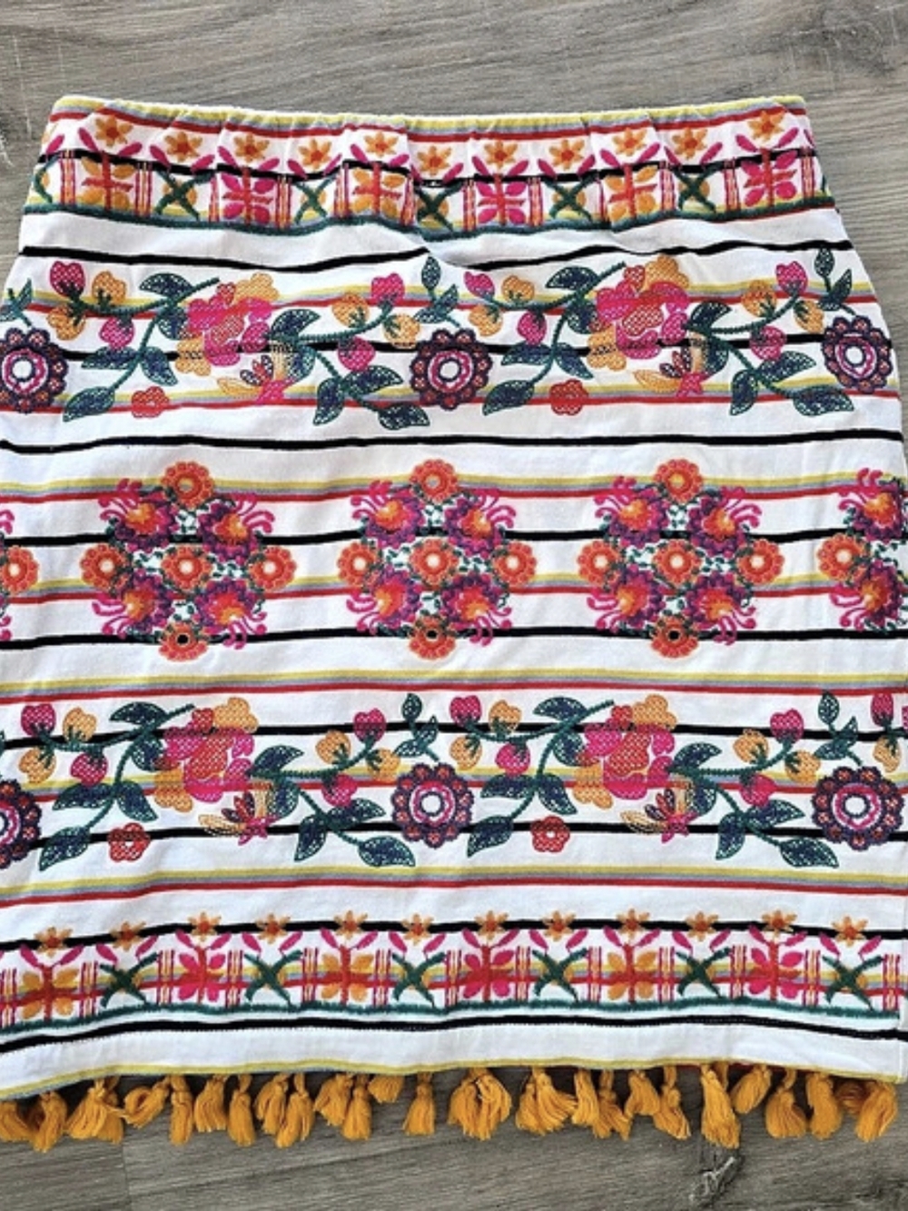 THML Embroidered Floral Mini Skirt in White & Multicolor Size XS Like New